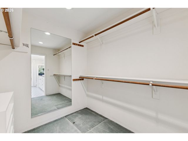 7050 Sw CHAPEL Ln, Portland, OR 97223
