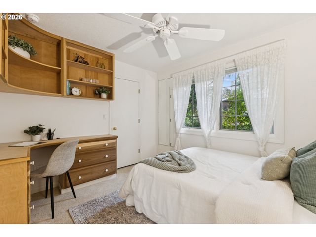 7050 Sw CHAPEL Ln, Portland, OR 97223