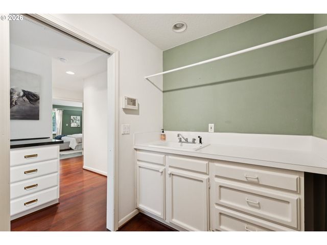 7050 Sw CHAPEL Ln, Portland, OR 97223