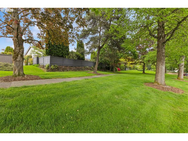 7050 Sw CHAPEL Ln, Portland, OR 97223