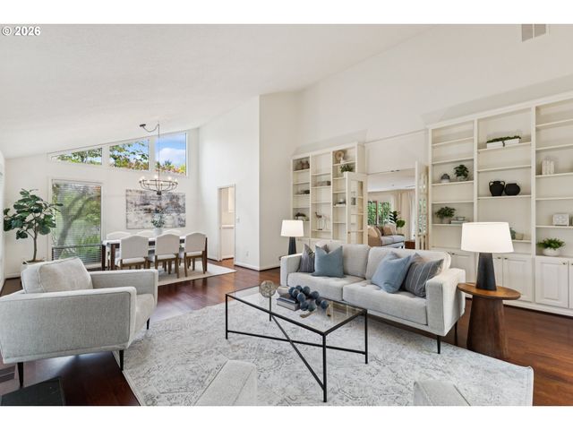 7050 Sw CHAPEL Ln, Portland, OR 97223