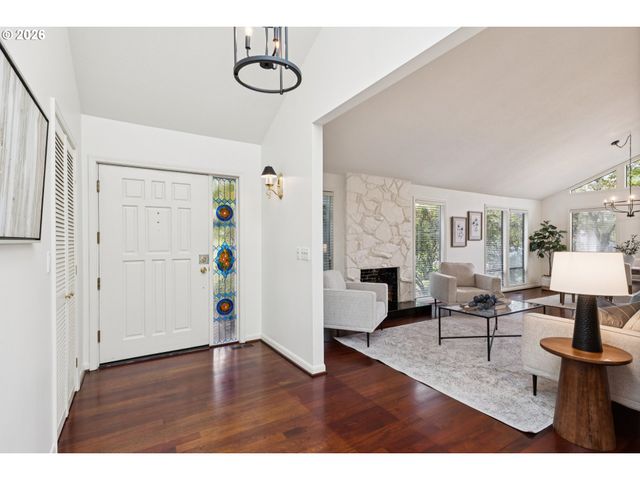 7050 Sw CHAPEL Ln, Portland, OR 97223