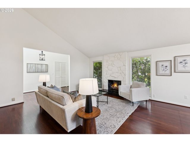 7050 Sw CHAPEL Ln, Portland, OR 97223
