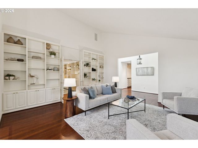 7050 Sw CHAPEL Ln, Portland, OR 97223