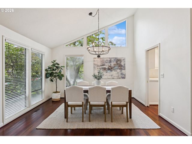 7050 Sw CHAPEL Ln, Portland, OR 97223