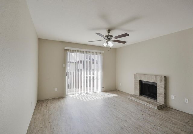 12905 Woodforest Bl 704, Houston, TX 77015