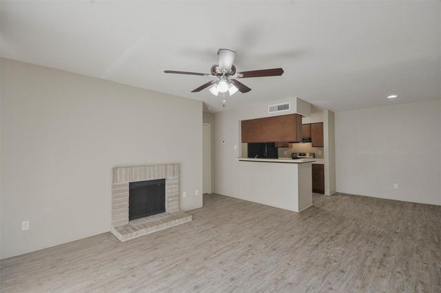 12905 Woodforest Bl 704, Houston, TX 77015