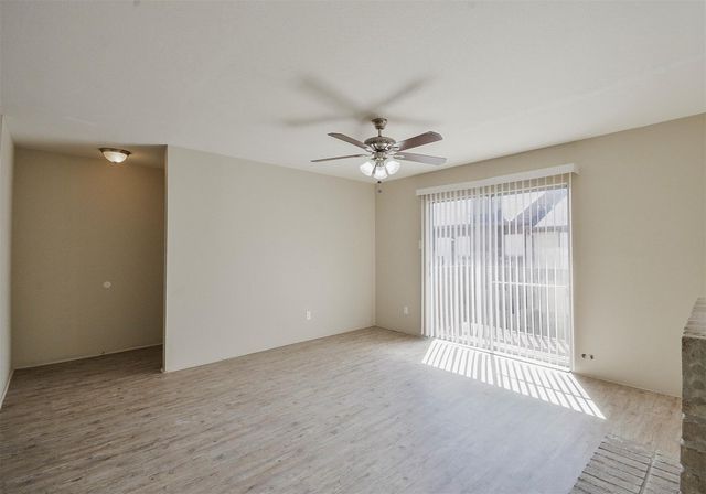 12905 Woodforest Bl 704, Houston, TX 77015
