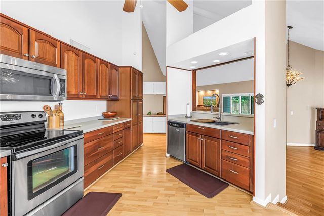 10495 LONGWOOD DRIVE, Seminole, FL 33777