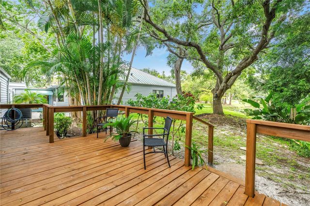 10495 LONGWOOD DRIVE, Seminole, FL 33777