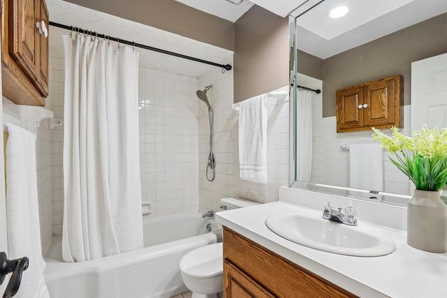 210 Prospect AVENUE, Pewaukee, WI 53072