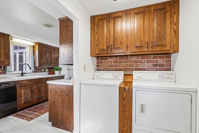 210 Prospect AVENUE, Pewaukee, WI 53072