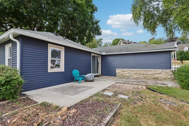210 Prospect AVENUE, Pewaukee, WI 53072
