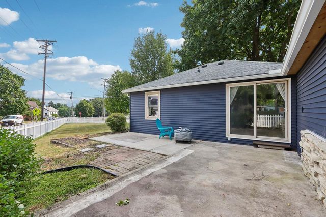 210 Prospect AVENUE, Pewaukee, WI 53072