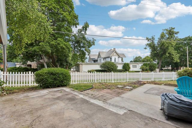 210 Prospect AVENUE, Pewaukee, WI 53072