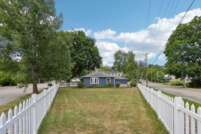 210 Prospect AVENUE, Pewaukee, WI 53072