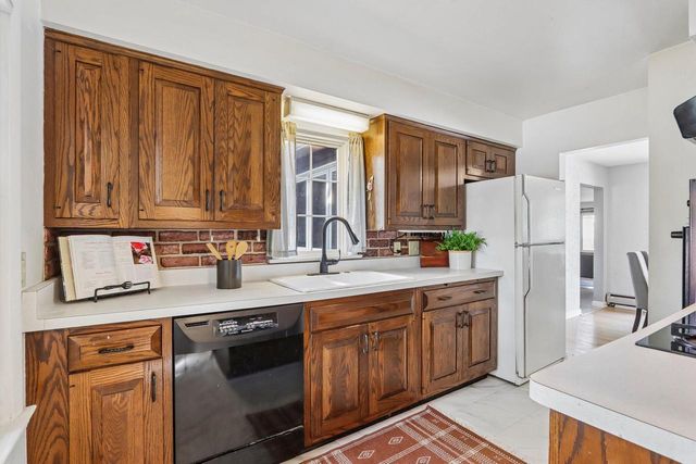 210 Prospect AVENUE, Pewaukee, WI 53072