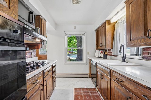 210 Prospect AVENUE, Pewaukee, WI 53072