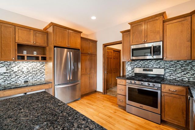 4915 Meadowview COURT, Grafton, WI 53024