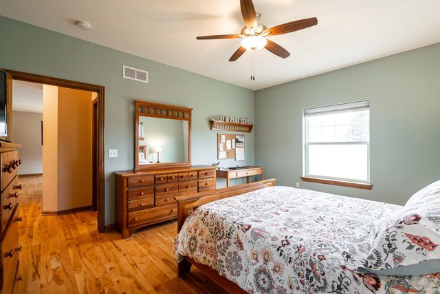 4915 Meadowview COURT, Grafton, WI 53024