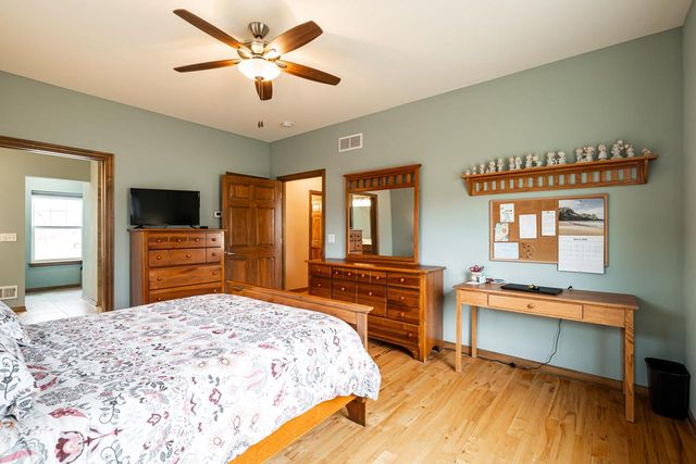 4915 Meadowview COURT, Grafton, WI 53024