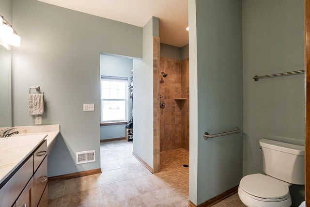 4915 Meadowview COURT, Grafton, WI 53024