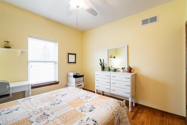 4915 Meadowview COURT, Grafton, WI 53024