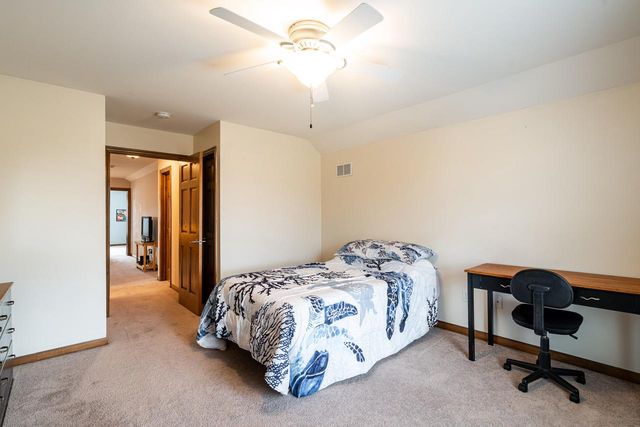 4915 Meadowview COURT, Grafton, WI 53024