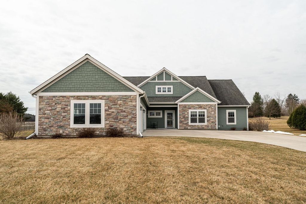 4915 Meadowview COURT, Grafton, WI 53024