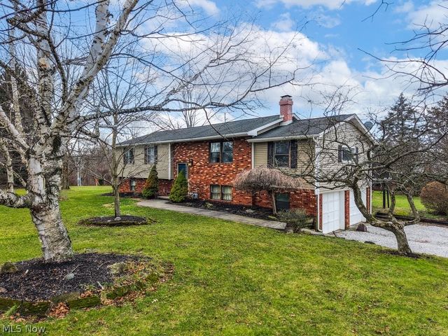 2190 Waterbury Drive, Uniontown, OH 44685