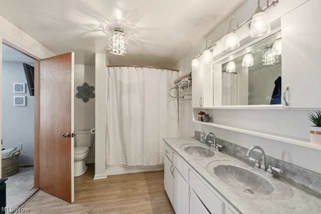 2190 Waterbury Drive, Uniontown, OH 44685