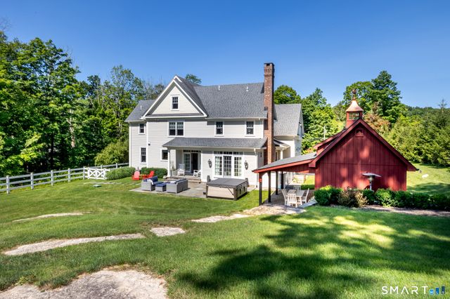 263 Peaceable Street, Ridgefield, CT 06877
