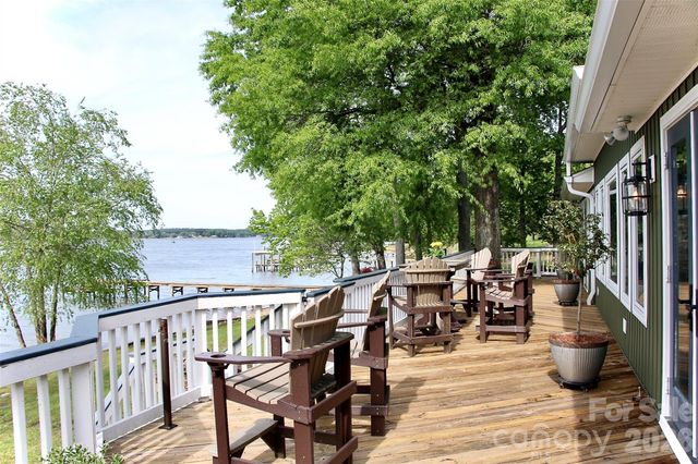 2712 Jutty Point Road, Liberty Hill, SC 29074