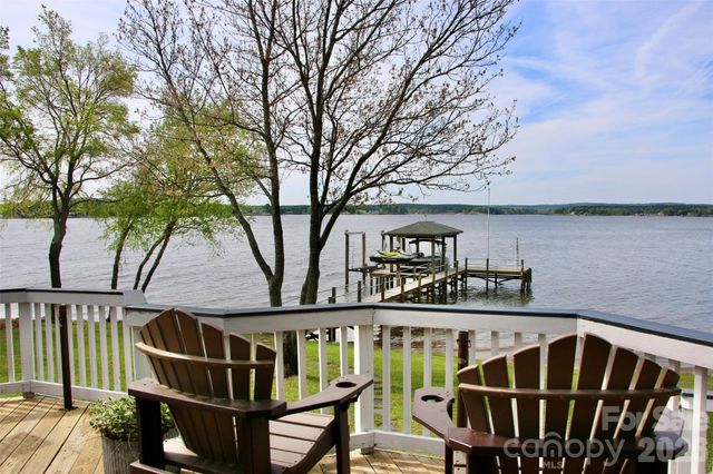 2712 Jutty Point Road, Liberty Hill, SC 29074