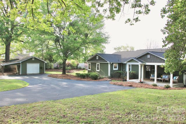 2712 Jutty Point Road, Liberty Hill, SC 29074