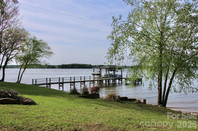 2712 Jutty Point Road, Liberty Hill, SC 29074