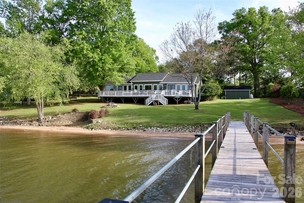 2712 Jutty Point Road, Liberty Hill, SC 29074