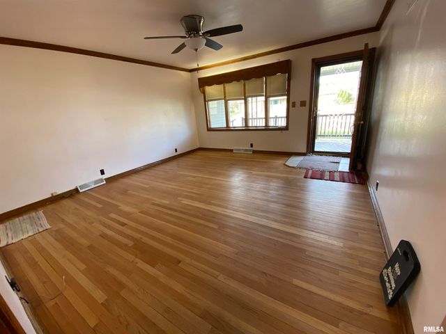 166 PARK PLAZA Drive, Canton, IL 61520