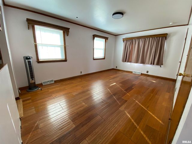 166 PARK PLAZA Drive, Canton, IL 61520