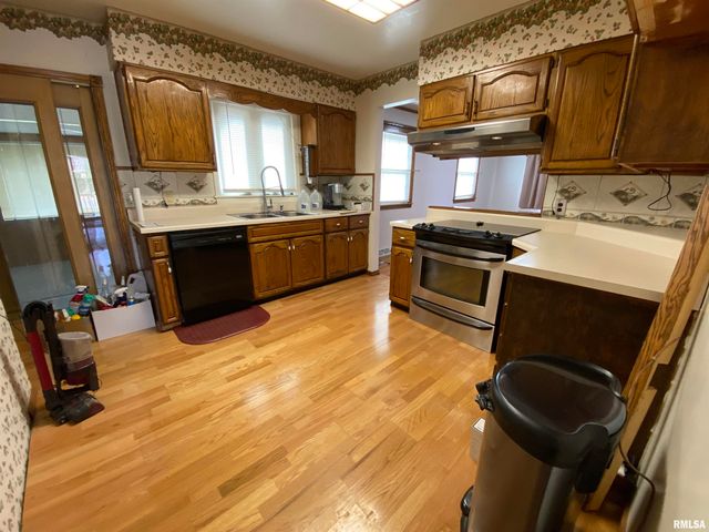 166 PARK PLAZA Drive, Canton, IL 61520