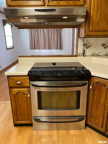 166 PARK PLAZA Drive, Canton, IL 61520