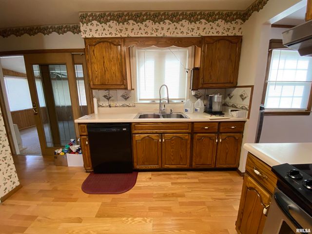 166 PARK PLAZA Drive, Canton, IL 61520