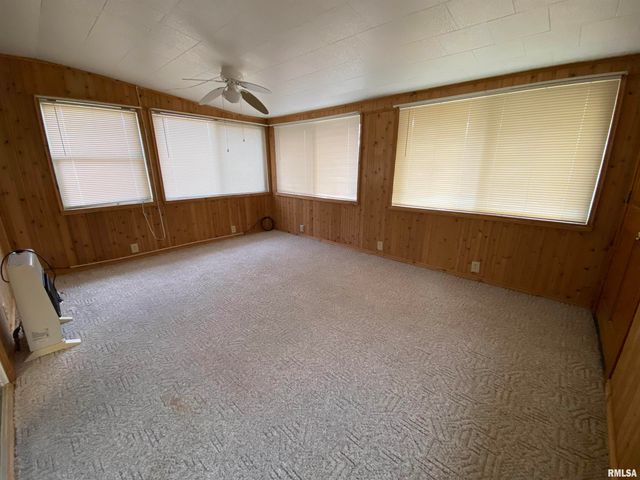 166 PARK PLAZA Drive, Canton, IL 61520