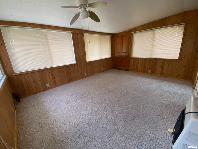 166 PARK PLAZA Drive, Canton, IL 61520