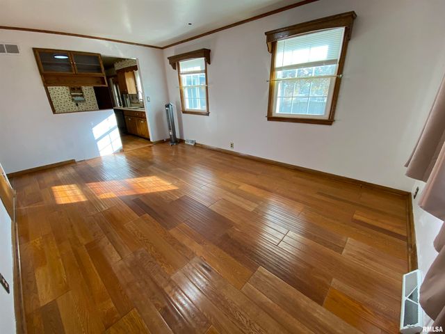 166 PARK PLAZA Drive, Canton, IL 61520