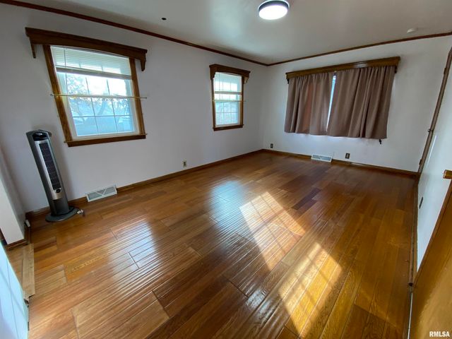 166 PARK PLAZA Drive, Canton, IL 61520