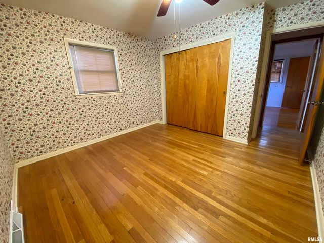 166 PARK PLAZA Drive, Canton, IL 61520