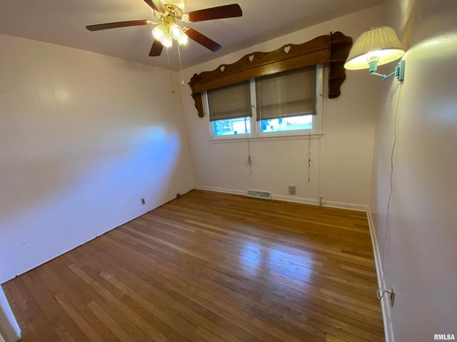 166 PARK PLAZA Drive, Canton, IL 61520