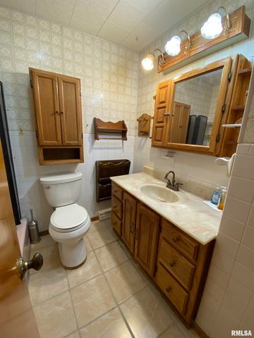 166 PARK PLAZA Drive, Canton, IL 61520