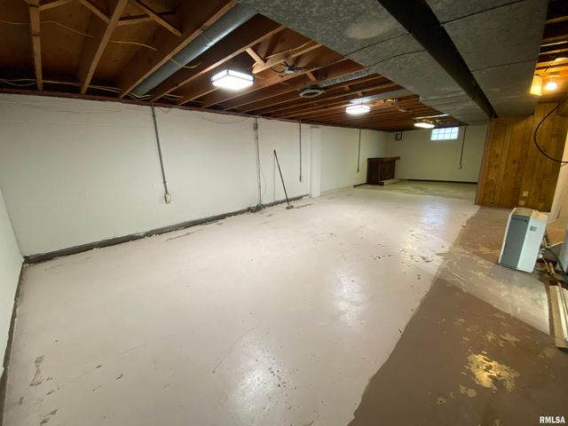 166 PARK PLAZA Drive, Canton, IL 61520